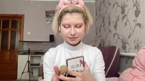 Snapshot of estelalide chatting on February 6, 2026, 12:30 pm Vulpecula online show from February 6, 2026, 12:30 pm