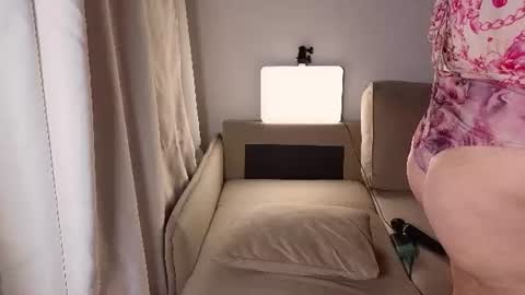 Snapshot of estelle_every chatting on July 3, 2026, 11:11 pm Estelle online show from July 3, 2026, 11:11 pm