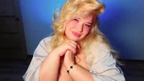 Snapshot of estelle_every chatting on July 24, 2026, 8:07 pm Estelle online show from July 24, 2026, 8:07 pm