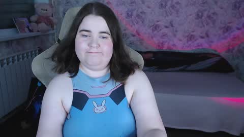 estelle_hicks online show from May 4, 2026, 6:48 pm