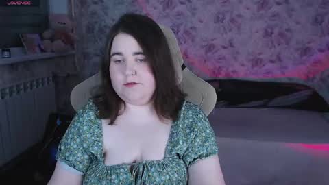 estelle_hicks online show from May 6, 2026, 6:57 pm
