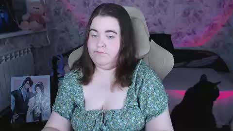 estelle_hicks online show from June 14, 2026, 7:16 pm