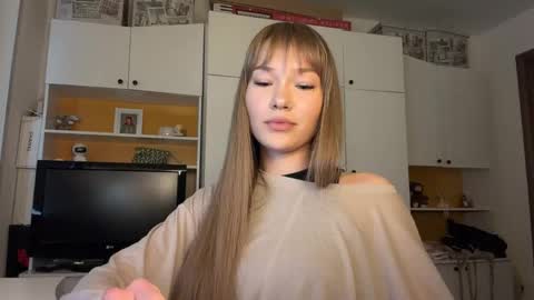 estellezdebski online show from May 30, 2026, 11:51 am