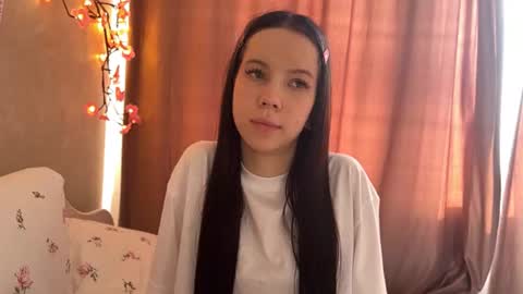 estellezdebski online show from July 4, 2026, 2:23 pm