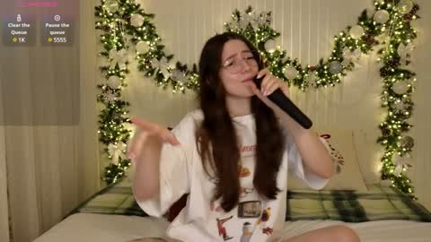 Snapshot of ester_hill chatting on December 18, 2024, 3:37 am Ester online show from December 18, 2024, 3:37 am