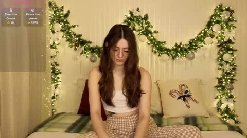 Snapshot of ester_hill chatting on January 6, 2025, 9:32 pm Ester online show from January 6, 2025, 9:32 pm