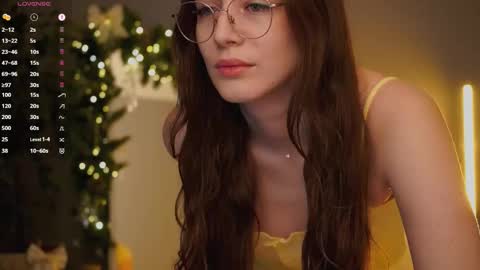 Ester online show from December 17, 2025, 1:44 am