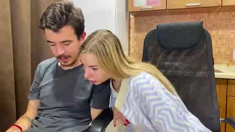 Snapshot of ester_vixen chatting on October 10, 2025, 5:45 pm Ester online show from October 10, 2025, 5:45 pm