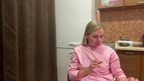 Snapshot of ester_vixen chatting on October 21, 2025, 7:25 pm Ester online show from October 21, 2025, 7:25 pm