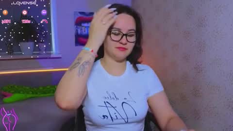 Snapshot of esterplayful chatting on October 21, 2025, 8:15 am EsterPlayful online show from October 21, 2025, 8:15 am
