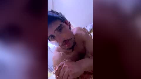 Snapshot of estetikmen chatting on May 17, 2026, 7:32 pm Estetikmen online show from May 17, 2026, 7:32 pm