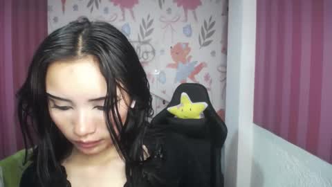 esther_toro_b online show from December 4, 2024, 4:05 pm