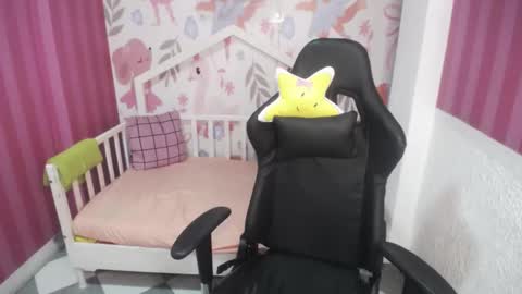 esther_toro_b online show from December 5, 2024, 6:55 pm