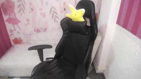 esther_toro_b online show from December 7, 2024, 3:52 pm