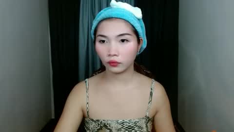 Snapshot of estherlust chatting on April 23, 2026, 11:42 am IRIS online show from April 23, 2026, 11:42 am