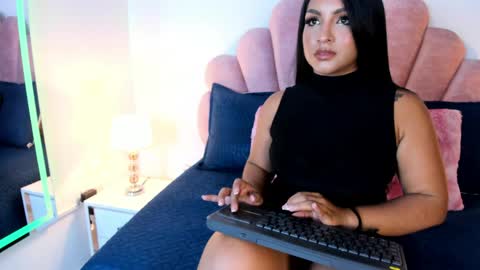 Snapshot of estrella_garcia chatting on April 22, 2026, 4:08 pm Estrella Garcia online show from April 22, 2026, 4:08 pm