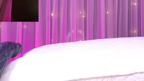 Snapshot of estrella_hanks_ chatting on February 18, 2026, 11:50 am Estrella online show from February 18, 2026, 11:50 am