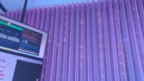 Snapshot of estrella_hanks_ chatting on March 13, 2026, 12:01 pm Estrella online show from March 13, 2026, 12:01 pm