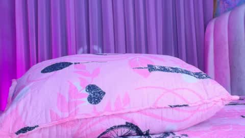 Snapshot of estrella_hanks_ chatting on April 19, 2026, 11:53 am Estrella online show from April 19, 2026, 11:53 am