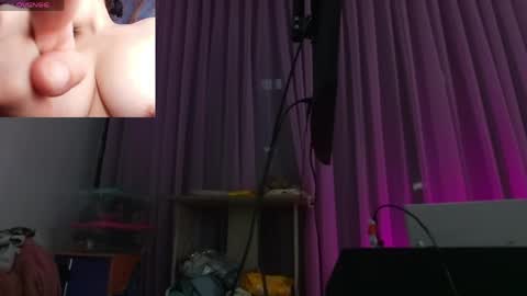 Snapshot of estrella_hanks_ chatting on April 21, 2026, 12:00 pm Estrella online show from April 21, 2026, 12:00 pm