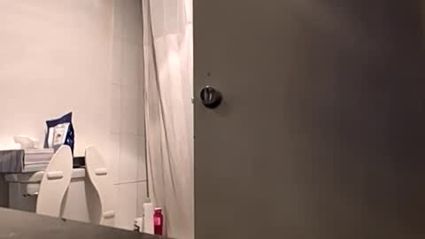 et528007 online show from April 15, 2026, 5:31 pm