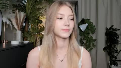 Snapshot of eternity_cuite chatting on September 21, 2025, 5:42 am Natalie online show from September 21, 2025, 5:42 am