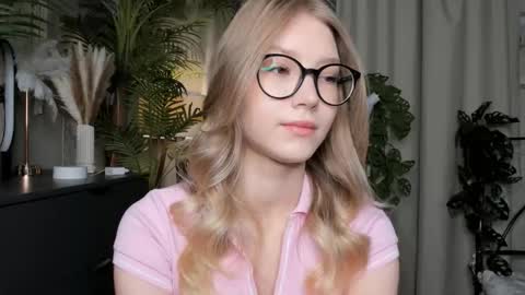 Snapshot of eternity_cuite chatting on September 25, 2025, 5:44 am Natalie online show from September 25, 2025, 5:44 am