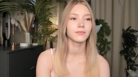 Snapshot of eternity_cuite chatting on September 27, 2025, 5:45 am Natalie online show from September 27, 2025, 5:45 am