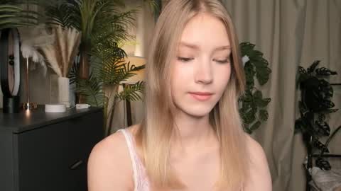 Snapshot of eternity_cuite chatting on October 8, 2025, 5:49 am Natalie online show from October 8, 2025, 5:49 am