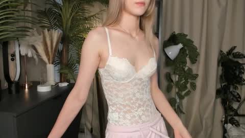 Snapshot of eternity_cuite chatting on October 15, 2025, 6:02 am Natalie online show from October 15, 2025, 6:02 am