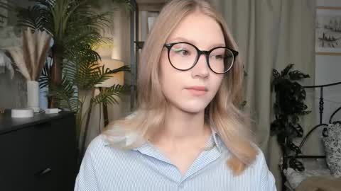 Snapshot of eternity_cuite chatting on October 18, 2025, 5:43 am Natalie online show from October 18, 2025, 5:43 am