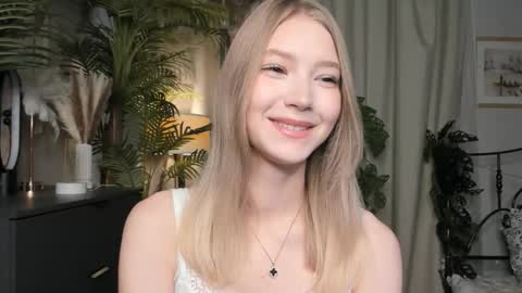 Snapshot of eternity_cuite chatting on October 19, 2025, 5:41 am Natalie online show from October 19, 2025, 5:41 am