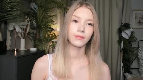 Snapshot of eternity_cuite chatting on October 23, 2025, 5:40 am Natalie online show from October 23, 2025, 5:40 am