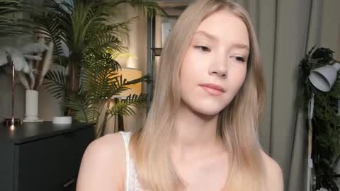 Snapshot of eternity_cuite chatting on October 26, 2025, 5:57 am Natalie online show from October 26, 2025, 5:57 am