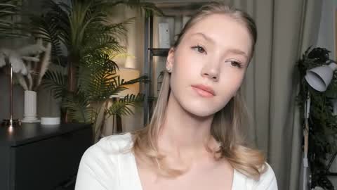 Snapshot of eternity_cuite chatting on October 29, 2025, 5:42 am Natalie online show from October 29, 2025, 5:42 am