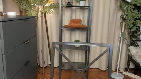 Natalie online show from November 28, 2025, 5:43 am