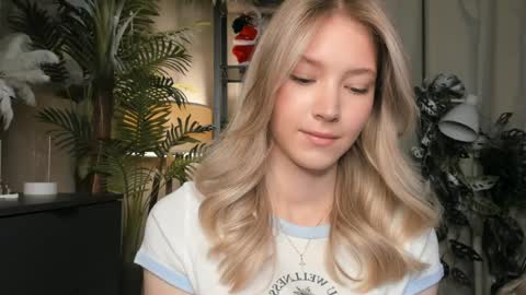 Snapshot of eternity_cuite chatting on April 11, 2026, 7:45 am Natalie online show from April 11, 2026, 7:45 am