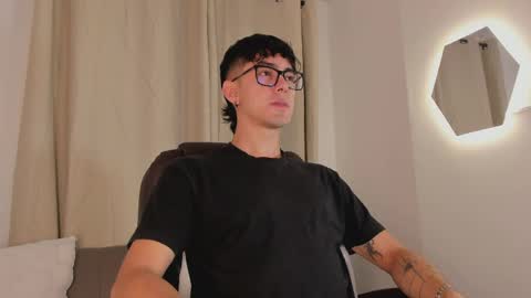 etham_wolf1 online show from April 8, 2026, 5:35 pm
