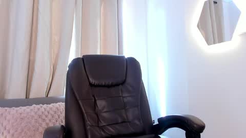etham_wolf1 online show from April 18, 2026, 7:07 pm