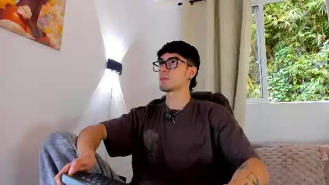 etham_wolf1 online show from August 4, 2026, 6:21 pm