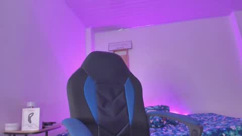 Snapshot of ethan_travis0 chatting on October 10, 2025, 3:22 pm ethan travis online show from October 10, 2025, 3:22 pm