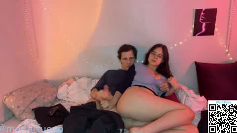 Snapshot of ethanandmaria chatting on April 21, 2026, 9:17 pm EthanandMaria online show from April 21, 2026, 9:17 pm