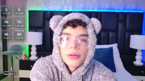Snapshot of ethanleroyy chatting on October 17, 2025, 4:37 am Ethan Leroy online show from October 17, 2025, 4:37 am