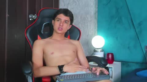 Snapshot of ethanlowell chatting on January 27, 2025, 3:37 am ethanlowell online show from January 27, 2025, 3:37 am