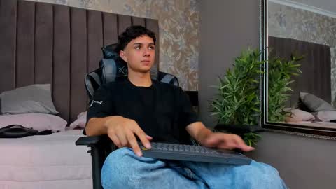 Snapshot of ethanlowell chatting on September 11, 2025, 3:50 am ethanlowell online show from September 11, 2025, 3:50 am
