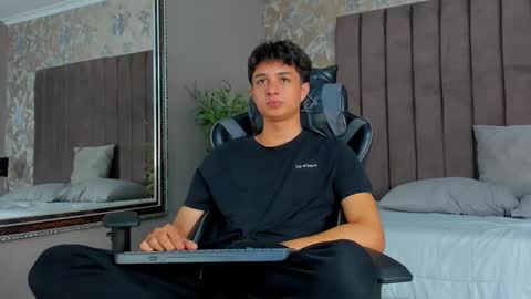 Snapshot of ethanlowell chatting on September 24, 2025, 5:44 am ethanlowell online show from September 24, 2025, 5:44 am