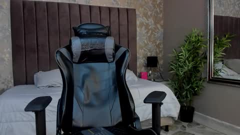 ethanlowell online show from November 9, 2025, 4:55 am