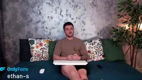 Snapshot of ethannns chatting on December 19, 2024, 5:07 am ethannns online show from December 19, 2024, 5:07 am