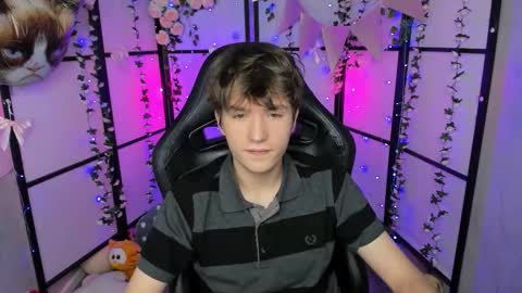 Snapshot of ethansinful chatting on October 15, 2025, 9:04 pm Ethan online show from October 15, 2025, 9:04 pm