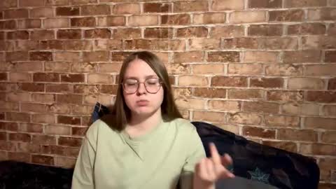 Lily online show from October 2, 2025, 5:09 pm